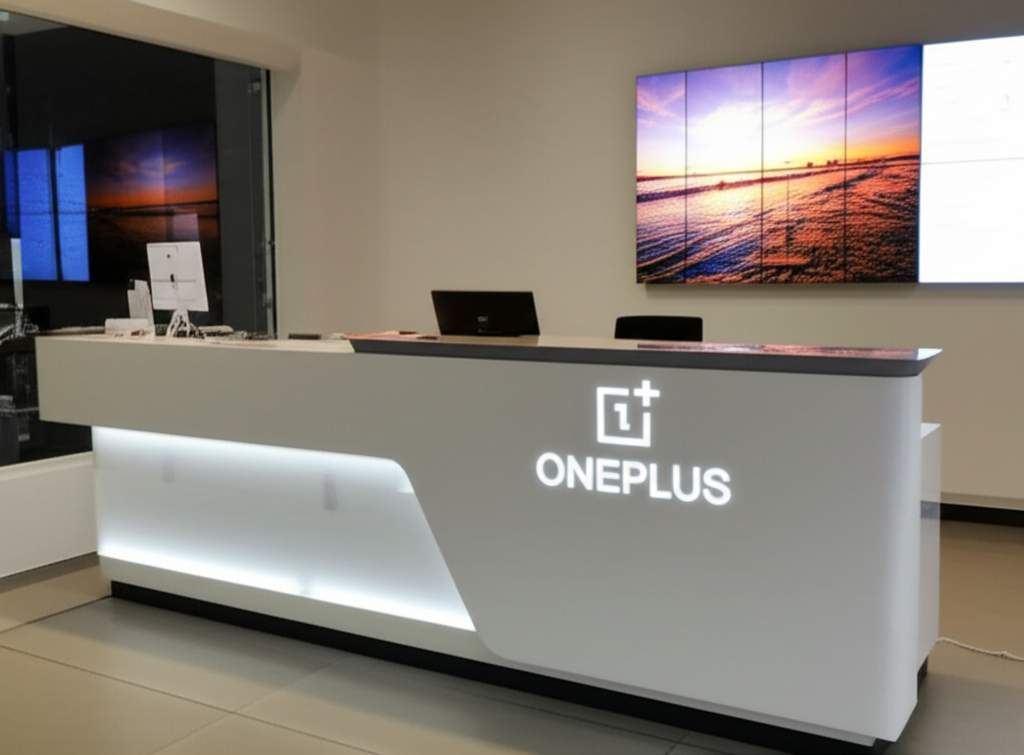OnePlus Service Centre Srinagar reception area with customer service desk